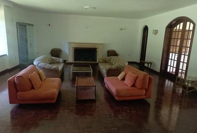 5 Bed Townhouse with En Suite in Nyari