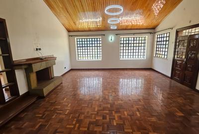 4 Bed House with En Suite in Lavington - 4