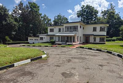 9 Bed House with En Suite at Rosslyn