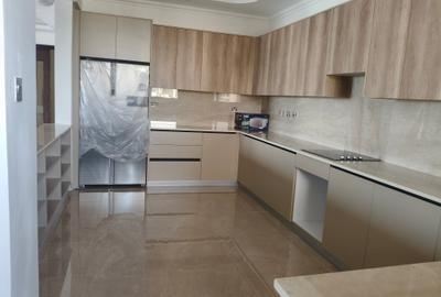 3 Bed Apartment with En Suite at Brookside - 2