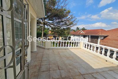 5 Bed House with En Suite in Runda