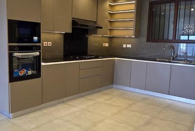 Serviced 4 Bed Apartment with En Suite in Parklands - 2