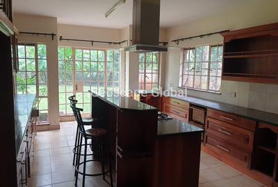 5 Bed House with En Suite in Rosslyn