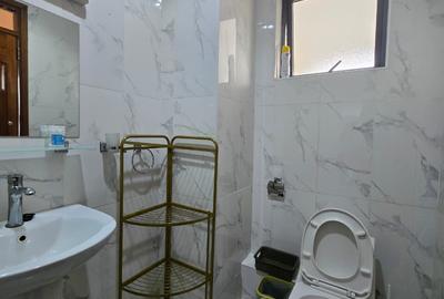 2 Bed Apartment with En Suite at School Lane - 3