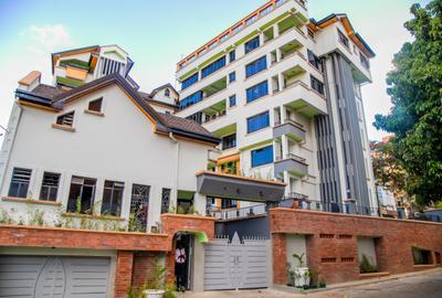 Serviced 1 Bed Apartment with En Suite at Westlands