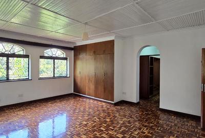 5 Bed Townhouse with En Suite in Nyari - 4