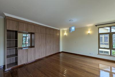 5 Bed Townhouse with En Suite in Lavington - 4