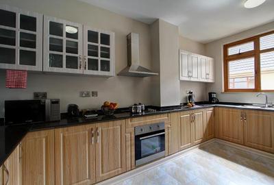 Serviced 2 Bed Apartment with En Suite at School Lane