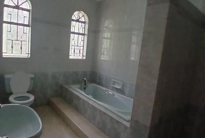 5 Bed Townhouse with En Suite at Riverside Garden - 4