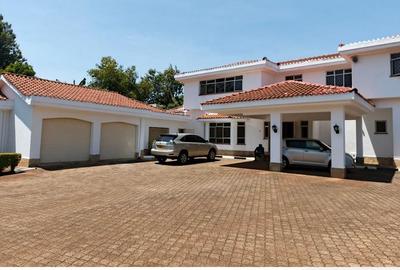 5 Bed House with En Suite at Glory Drive