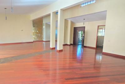 5 Bed House with En Suite at Runda. - 3