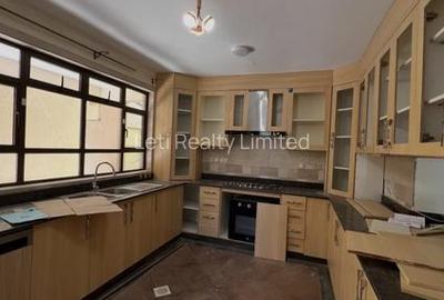 5 Bed Townhouse with En Suite in Lavington - 4