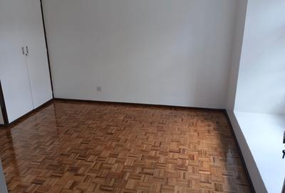 4 Bed House with En Suite in Riverside - 2