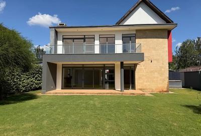 4 Bed Townhouse with En Suite in Ridgeways