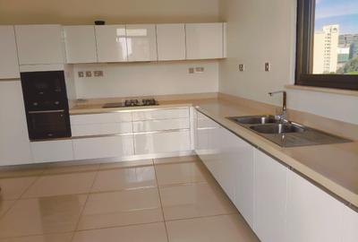 3 Bed Apartment with En Suite at Parklands