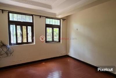 7 Bed Townhouse with En Suite at Lavington