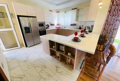 5 Bed Townhouse with En Suite in Runda