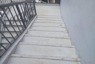 10,500 ft² Warehouse with Parking in Industrial Area