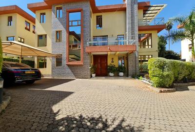 5 Bed Townhouse with En Suite at Lavington