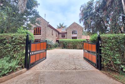 5 Bed Villa with En Suite at Pepo Lane. - 3