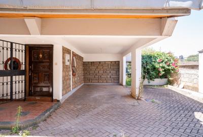 5 Bed House with En Suite in Westlands Area