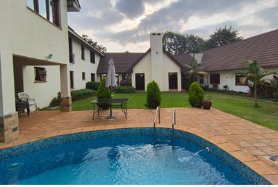 4 Bed House with En Suite in Ridgeways - 3