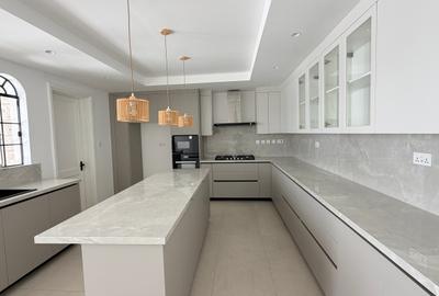 4 Bed Townhouse with En Suite in Westlands Area - 4