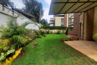 6 Bed Villa with En Suite in Lavington - 2