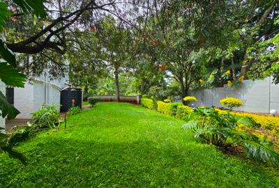 4 Bed House with En Suite in Hill View - 3