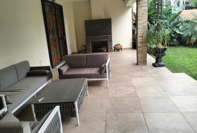 5 Bed Townhouse with En Suite in Kyuna - 2