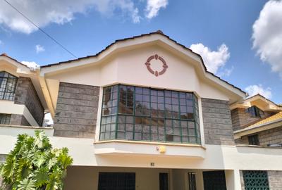 5 Bed Townhouse with En Suite in Spring Valley