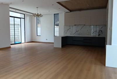 5 Bed Townhouse with En Suite in Lavington - 3