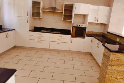 3 Bed Apartment with En Suite at Parklands