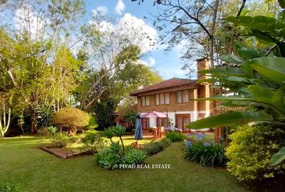 4 Bed House with En Suite in Rosslyn