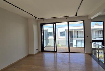 5 Bed Townhouse with En Suite at Lavington Green - 4