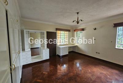 5 Bed House with En Suite in Runda