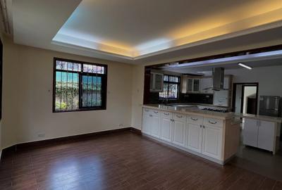 5 Bed Townhouse with En Suite in Lavington - 3