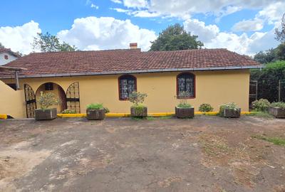 4 Bed House with En Suite at Loresho Road - 3