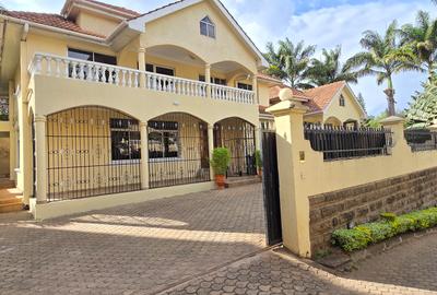 4 Bed Townhouse with En Suite at Mugumo Road