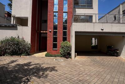 5 Bed Townhouse with En Suite in Lavington - 2