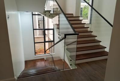 5 Bed Townhouse with En Suite in Lavington - 4