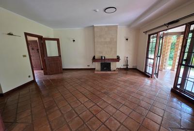 4 Bed House with En Suite in Ridgeways - 3