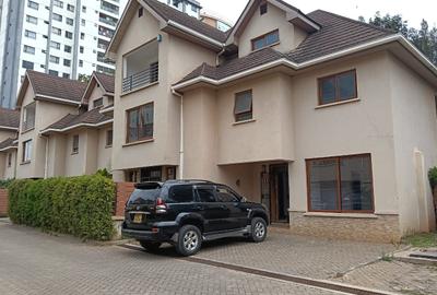 5 Bed Townhouse with En Suite at Othaya Road