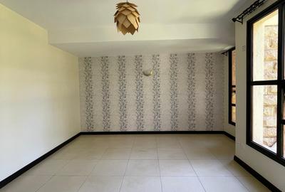 5 Bed Townhouse with En Suite at Karen C - 4