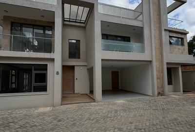 6 Bed Townhouse with En Suite at Lavington Green - 4