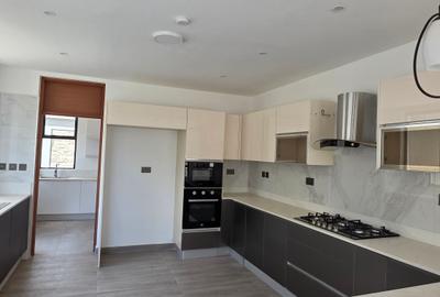 5 Bed Villa with En Suite at Lavington - 2