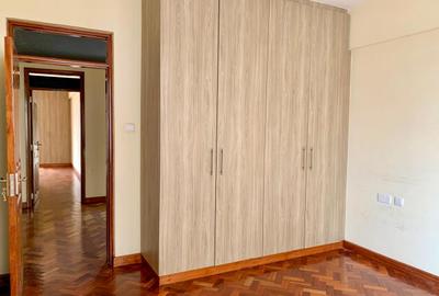 3 Bed Apartment with En Suite in Kilimani - 2