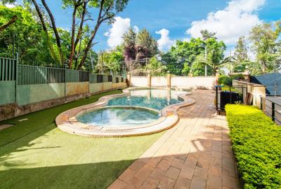3 Bed Apartment with En Suite in State House