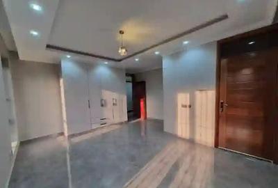 5 Bed Townhouse with En Suite in Runda - 4