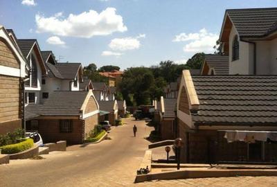 5 Bed Villa with En Suite in Lavington